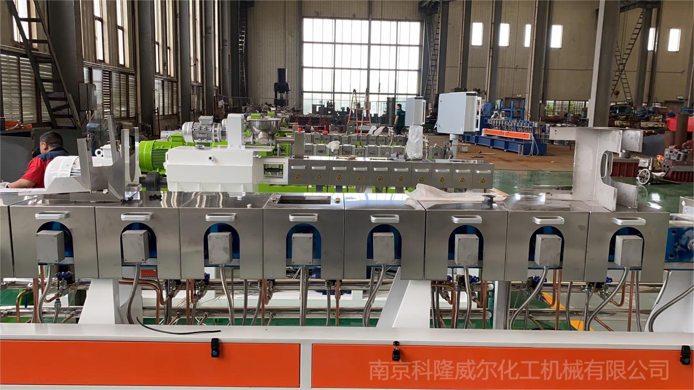 co-rotating twin screw extruder co-rotating twin screw extruder